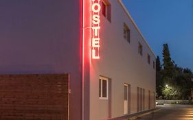 Local Hostel&Suites